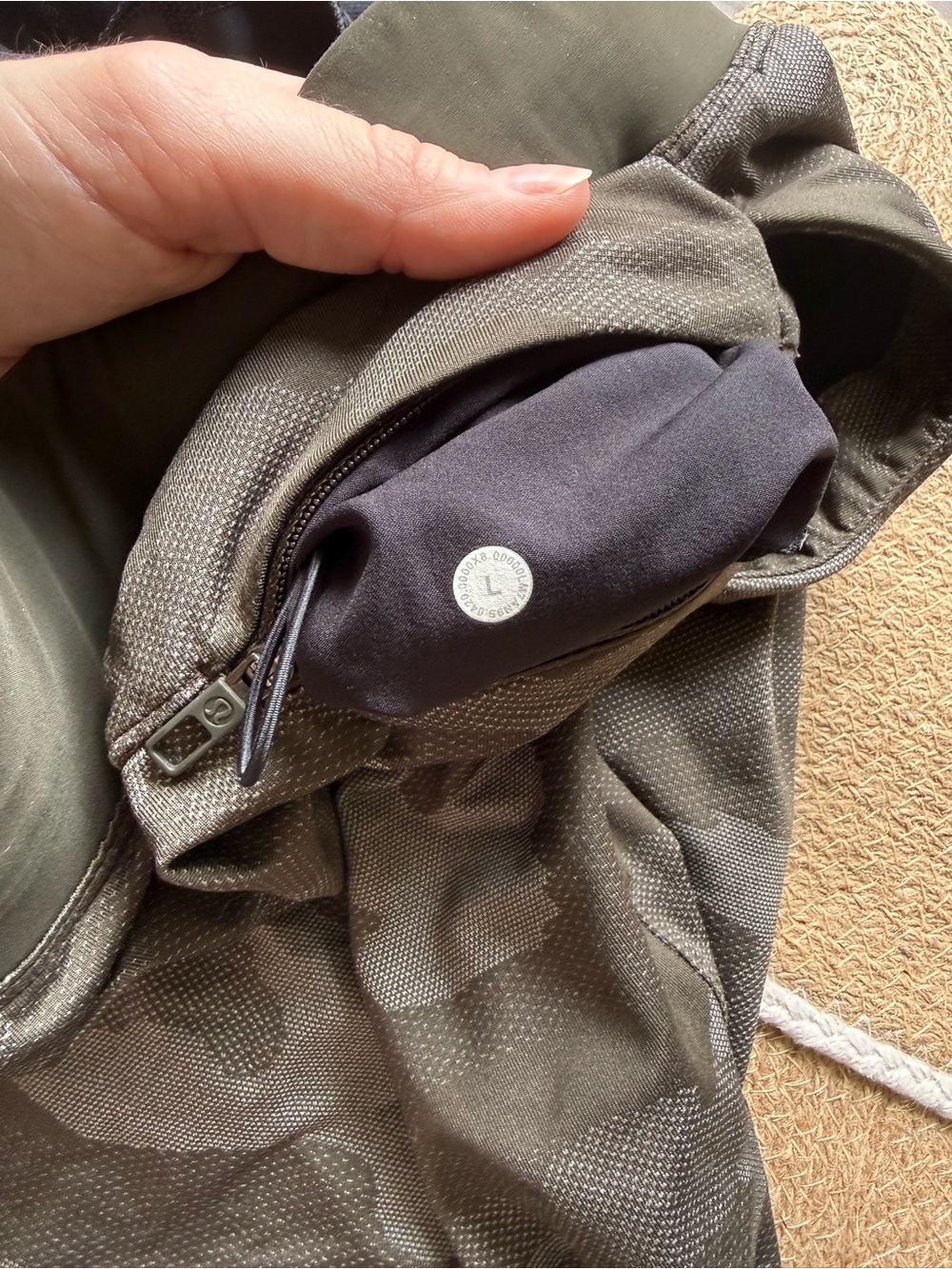 Men's Lululemon Camo Athletic Shorts size large - Picture 3 of 3